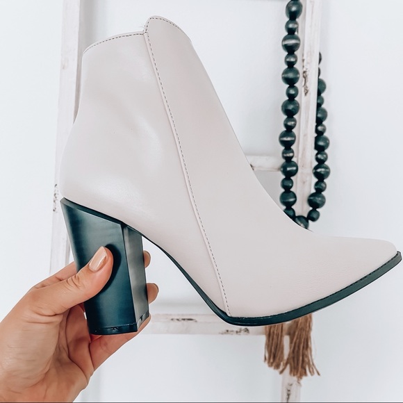 Pointed toe Bootie - Picture 1 of 5
